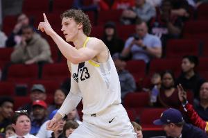 去年沒送走！美記：爵士對交易馬爾卡寧持非常開放的態(tài)度！