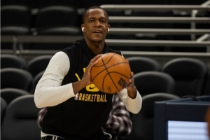 楊毅：巔峰時期隆多強于盧比奧 湖人奪冠時隆多的防守發(fā)揮了作用