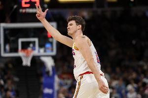 空間型內(nèi)線要長成？波斯特14中7得20分4板2助 末節(jié)轟15分