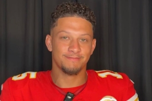 馬霍姆斯選擇球員：庫(kù)里強(qiáng)于KD 科比強(qiáng)于庫(kù)里 詹姆斯強(qiáng)于科比