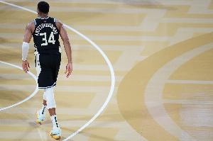 文胖：你可以從字母哥的言行中看出 這大概是他最后一個(gè)雄鹿賽季