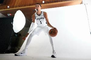 美記：文班需要加強核心力量 英格拉姆就是練核心力量后表現(xiàn)提升