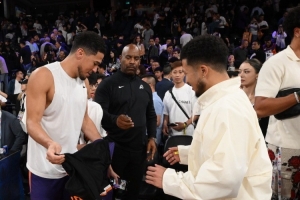 歷史性會面！中國布克與布克本尊見面視頻 布克微博轉(zhuǎn)發(fā)該動態(tài)！