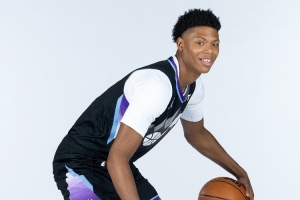 表現(xiàn)穩(wěn)定！5號秀貝利上半場5投3中拿到9分3籃板2搶斷