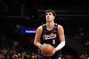 沖擊力還是強！阿夫迪亞半場7中3&6罰全中拿到13分 搶到4個籃板