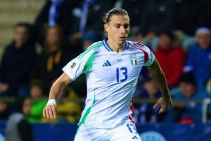 卡拉菲奧里在意大利踢左中衛(wèi)，熱區(qū)遍布前中后，對抗防守傳球兼顧