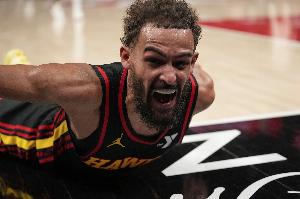 運動戰(zhàn)準度不夠罰球來湊！特雷-楊半場6中1&9罰7中 得到9分4助攻