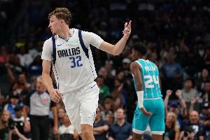 攻防一體實力超群！弗拉格半場7中4得到11分3板4助3斷 正負值+9！