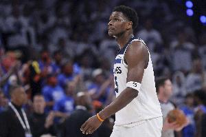 華子更多承擔(dān)持球防守任務(wù)！芬奇：能一定程度上減少麥丹犯規(guī)麻煩