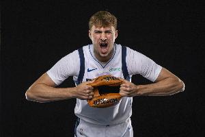 Stein：獨行俠主場季前賽首秀感想 弗拉格能拿最佳新秀