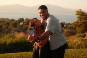 堅(jiān)持就是勝利！字母哥：初次見到妻子我很害羞 曾在2015年被拒絕