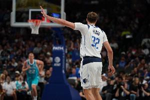 這就開始試驗(yàn)起來了！美記：拉塞爾缺席 弗拉格將擔(dān)任首發(fā)控衛(wèi)！