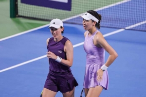 寧波網(wǎng)球公開賽雙打首輪，王欣瑜、鄭賽賽組合成功晉級(jí)八強(qiáng)