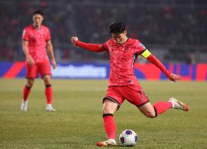 韓媒：孫興慜近期在韓國(guó)隊(duì)出場(chǎng)時(shí)間減少，這可能對(duì)球隊(duì)不利