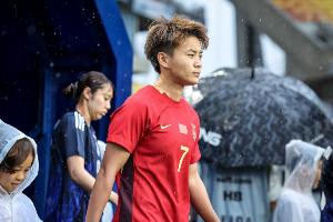 王霜：如果能在偶像C羅踢球的國家獲獎，那對我來說非常開心