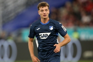 德天空：巴薩關(guān)注霍芬海姆23歲前鋒阿斯拉尼，本賽季6場(chǎng)4球1助