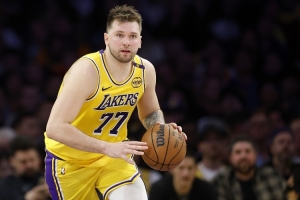 阿里納斯：新賽季東契奇可能場(chǎng)均三雙 他肯定會(huì)成得分王