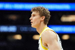 隨便打打！馬爾卡寧出戰(zhàn)21分鐘 10中6得到15分3板5助1帽