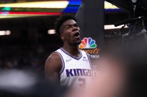 國(guó)王記者：球隊(duì)已裁掉特倫斯-戴維斯 陣容名單縮減至18人