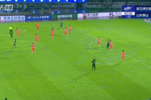 光速扳平！泰山后防洛佩茲冒頂，卡列洛破門，浙江1-1扳平泰山