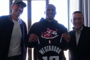 震驚！九屆全明星威少“淪為”球童 在訓(xùn)練時負(fù)責(zé)給隊(duì)友撿球