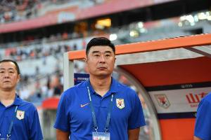 記者：泰山中場(chǎng)缺乏真正的傳球手，禁區(qū)內(nèi)的終結(jié)也并不理想