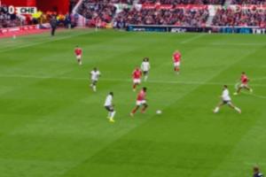 森林錯(cuò)失良機(jī)！查洛巴傳球失誤，安德森禁區(qū)內(nèi)扣過防守后自己滑倒