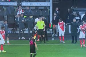 不給新帥面子法蒂被換后沒握手直接下場，遭主帥“死亡凝視”