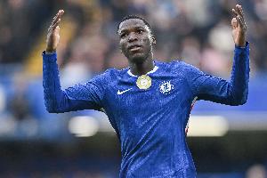 新晉世一腰！凱塞多半場僅1丟球權(quán)助藍(lán)軍3球完勝，1億身價(jià)后腰第1