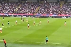 又掩耳盜鈴！巴薩vs赫羅納開球15秒“靜站”抗議，轉(zhuǎn)播切球場遠景
