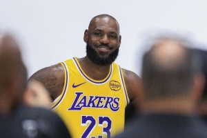 馬?。赫材匪剐沦惣緢?chǎng)均出場(chǎng)30-35分鐘 東契奇會(huì)讓老詹數(shù)據(jù)下滑