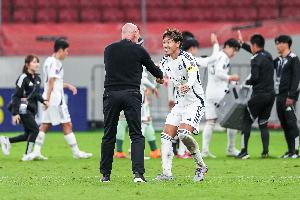 町田澤維亞隊(duì)長(zhǎng)昌子源：因?yàn)槭强蛨?chǎng)比賽，本以為會(huì)陷入苦戰(zhàn)