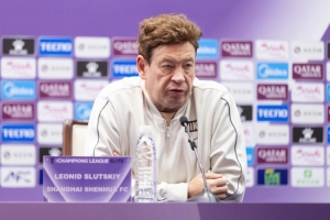 斯盧茨基：我們要提升比賽中的競技強度，謝鵬飛戴偉浚已參加訓練