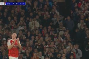 接受全場(chǎng)掌聲！第83分鐘，約克雷斯下場(chǎng)本場(chǎng)完成雙響