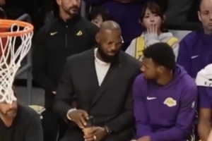 又見湖三崩！湖人記者發(fā)推：早日康復(fù)吧，老詹