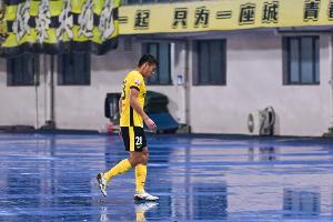 辱罵裁判！張呈棟遭西海岸和中足聯(lián)重罰 共罰10萬+停5場+隊(duì)內(nèi)三停