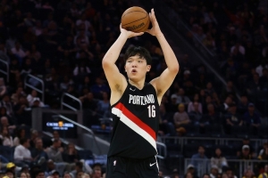 魯媒：楊瀚森明天應(yīng)該會(huì)有10分鐘以上的出場(chǎng)時(shí)間 他也將面臨考驗(yàn)