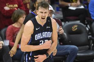 穩(wěn)定輸出！小瓦格納17中9拿下24分4板6助2斷