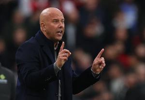 終結(jié)4連??！斯洛特：伊薩克剛來時幾乎沒訓(xùn)練 我們今天能壓迫對手