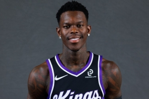 威少替補(bǔ)！國(guó)王首發(fā)：施羅德、拉文、德羅贊、克利福德、尤班克斯