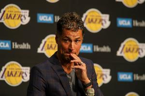 佩林卡這次真危了！浪費(fèi)老詹巔峰卻穩(wěn)如老狗 新老板還有耐心嗎？