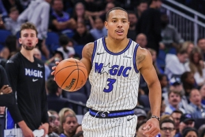 符合預(yù)期！貝恩魔術(shù)首秀 上半場8中4&三分4中2砍下14分