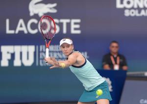 萊巴金娜2-0姆博科晉級(jí)WTA500東京站四強(qiáng)，鎖定年終總決賽席位