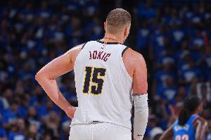 戰(zhàn)犯表現(xiàn)！約基奇下半場投籃15中3 其中三分8中0