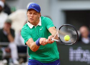 辛納2-0完勝布勃里克，晉級(jí)維也納站四強(qiáng)，半決賽將對(duì)陣德米納爾