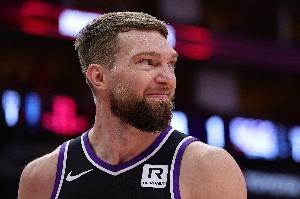 關(guān)鍵補(bǔ)籃2+0準(zhǔn)絕殺！小薩賽季首秀9投6中砍下12+12