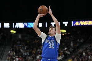 弗拉格成為單場(chǎng)至少15分5板5助第二年輕的球員 僅次于詹姆斯