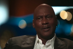 美記：喬丹在一堆孩子面前可能根本沒把球投進 他不好意思直說