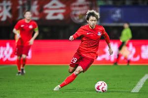 足球報：梅州客家浪費機會被懲罰保級形勢嚴峻，戰(zhàn)英博不容有失