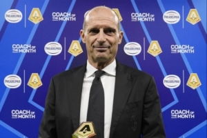 九月聯(lián)賽三連勝！阿萊格里領(lǐng)取意甲九月最佳教練獎(jiǎng)杯